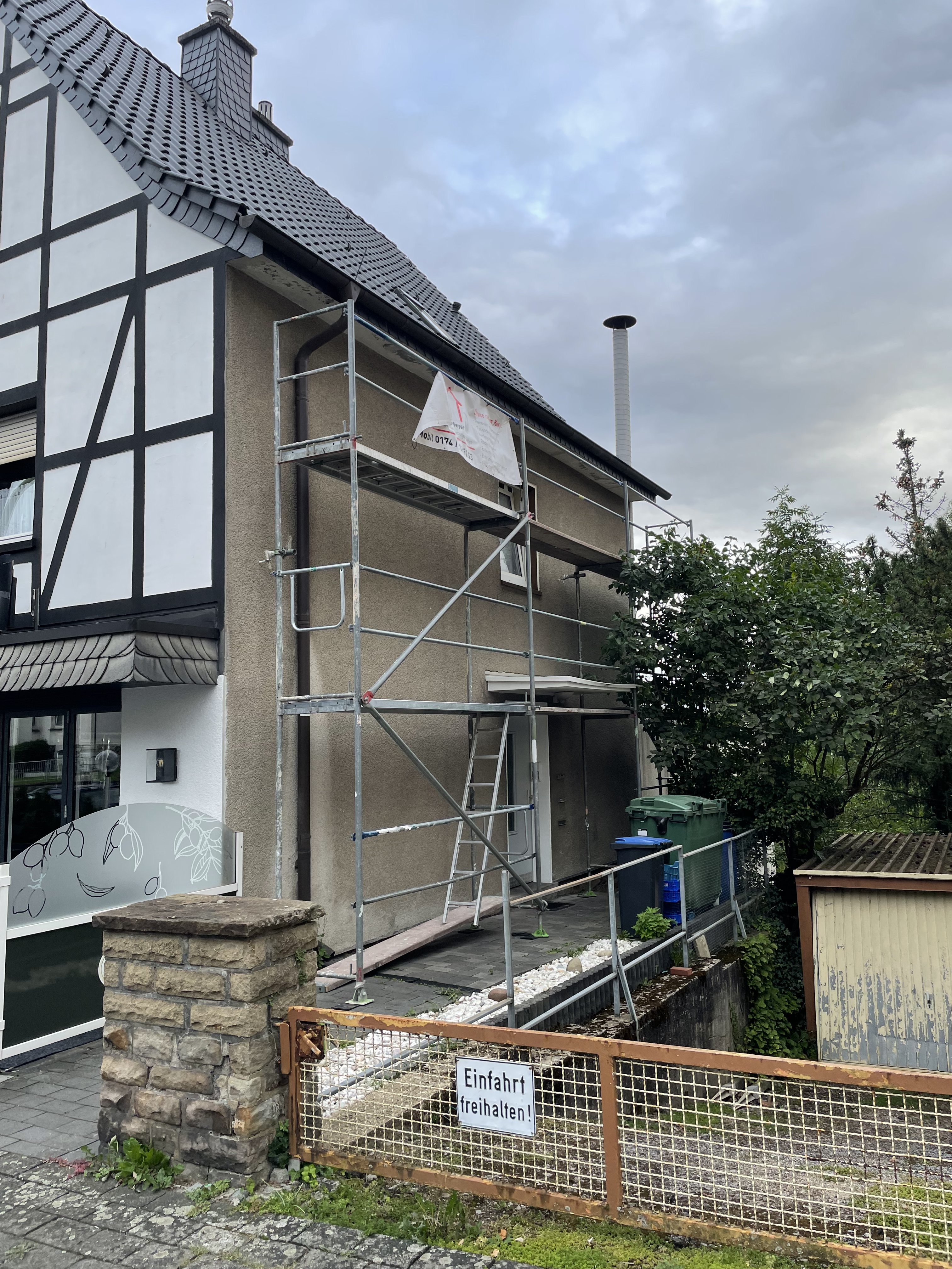 Haus vor Fassadenrenovierung